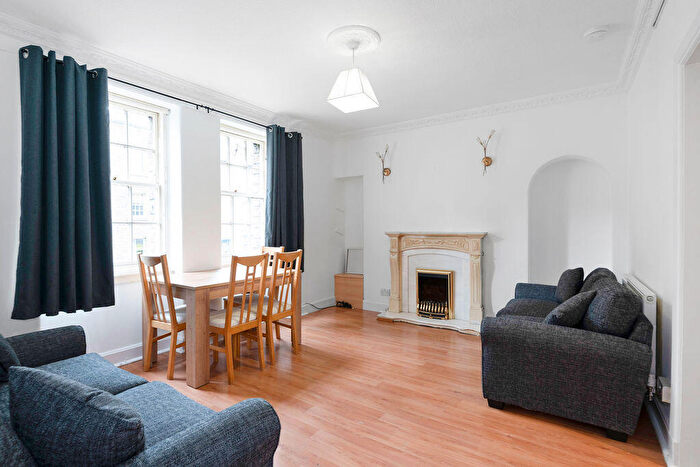 3 Bedroom Flat To Rent In L Buccleuch Street, Edinburgh, EH8