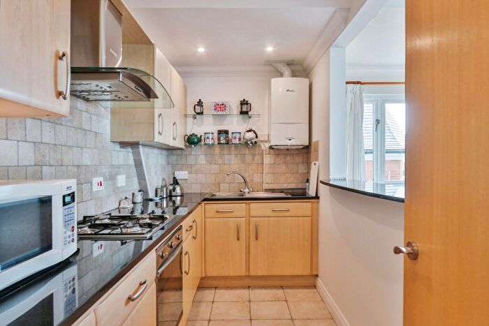 2 Bedroom Flat For Sale In West Cliff Gardens, West Cliff, Bournemouth, Dorset, BH2