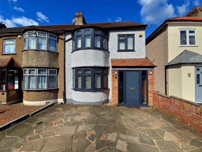 3 Bedroom End Of Terrace House To Rent In Seymer Road, Romford, RM1