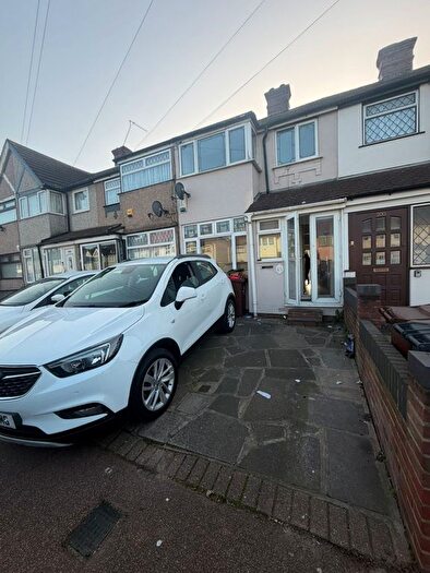 3 Bedroom Terraced House To Rent In Beam Avenue, Dagenham, RM10