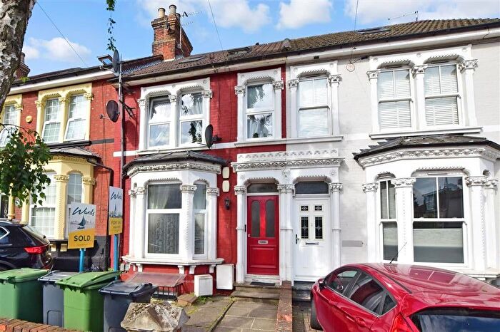 2 Bedroom Flat For Sale In Hastings Road, Maidstone, ME15