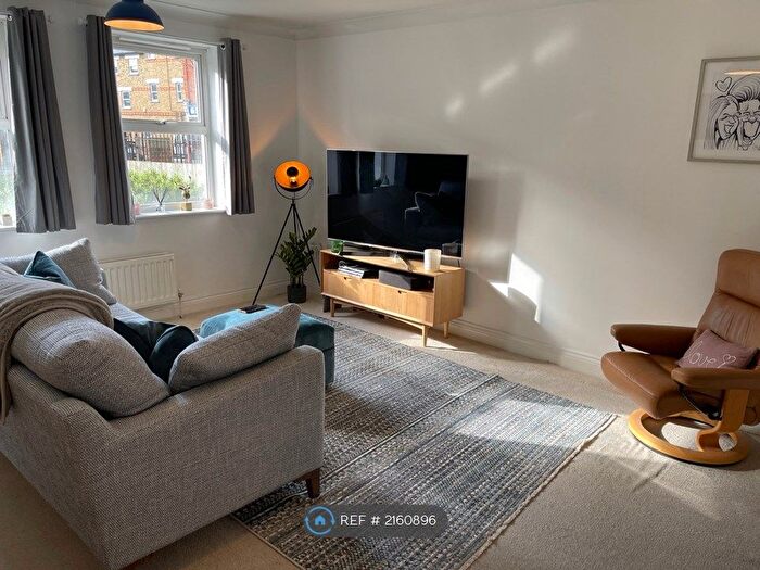2 Bedroom Flat To Rent In Mitcham Road, London, SW17