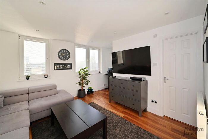 2 Bedroom Flat To Rent In Seyssel Street, London, E14