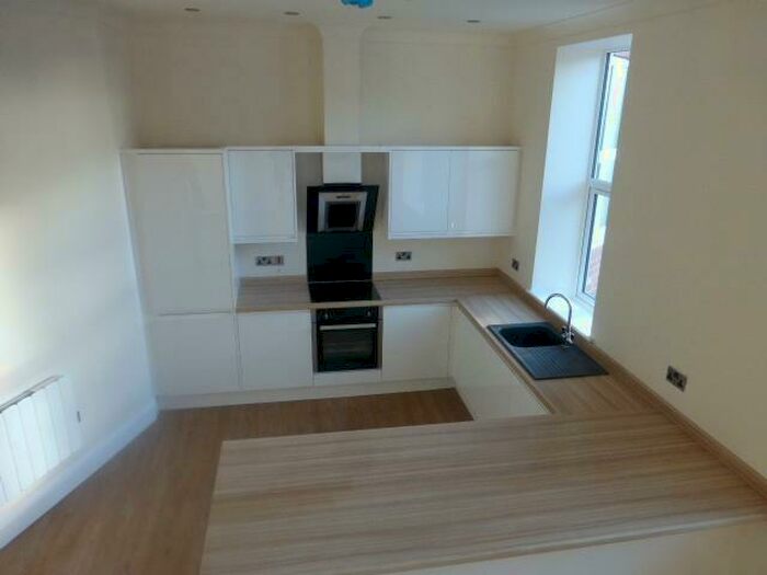 2 Bedroom Flat To Rent In Ferensway, Hull, HU2