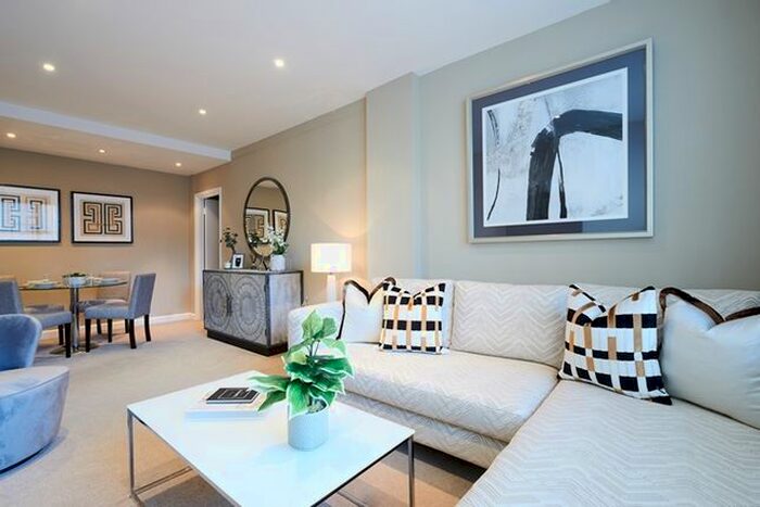 2 Bedroom Flat To Rent In Hill Street, London, W1J