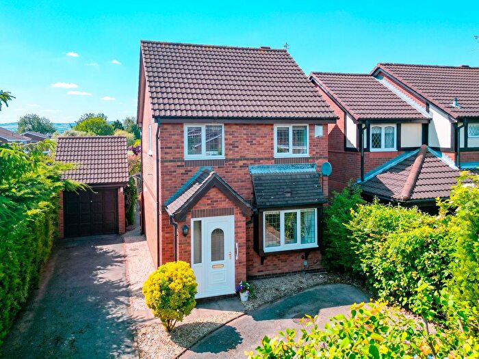 3 Bedroom Detached House For Sale In Colliery Green Drive, Little Neston, CH64