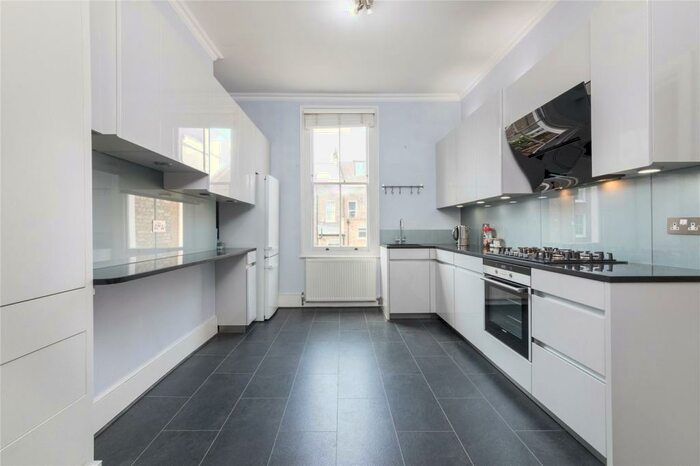 3 Bedroom Flat To Rent In Stavordale Road, Highbury, Islington, London, N5