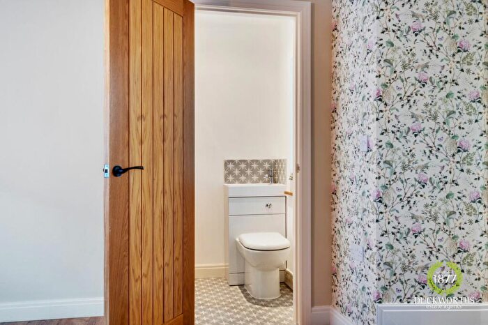 1 Bedroom Cottage For Sale In Red Lion Street, Earby, BB18