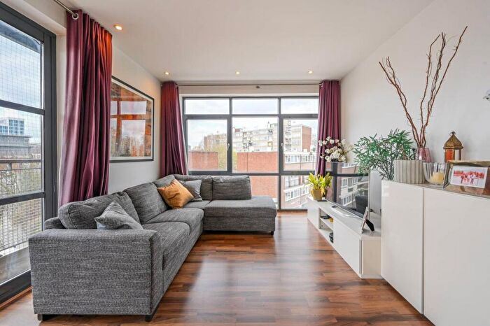 2 Bedroom Flat For Sale In Copenhagen Place, Limehouse, London, E14