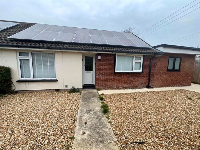 3 Bedroom Semi-Detached Bungalow To Rent In Malthouse Way, Barrington, Cambridge, CB22