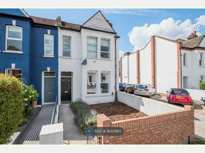 2 Bedroom Flat To Rent In Martell Road, London, SE21