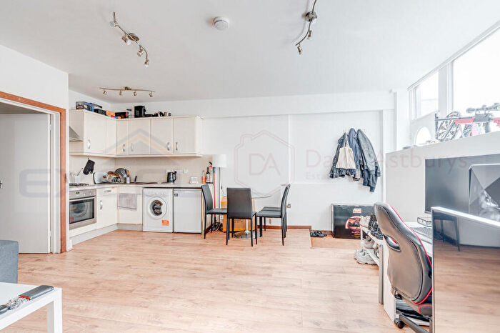 1 Bedroom Apartment To Rent In Shaw Place, Fortis Green Avenue, N2