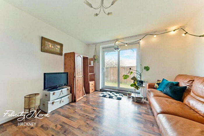 2 Bedroom Flat For Sale In Mabley Street, London, E9