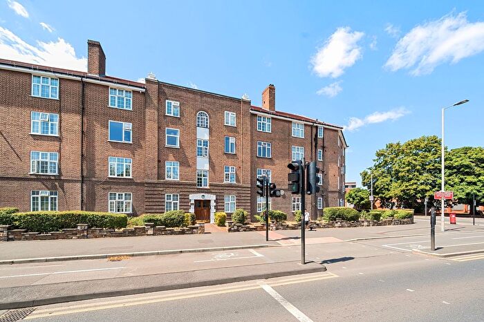 2 Bedroom Flat To Rent In London Road, Norbiton Hall London Road, KT2