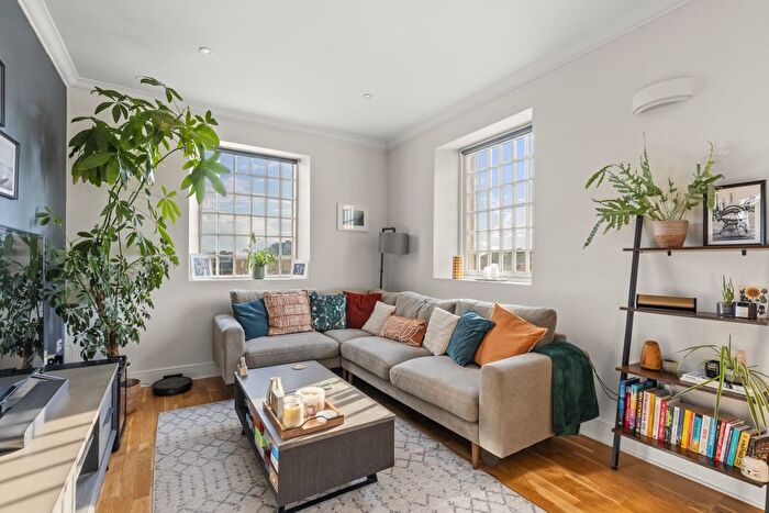 3 Bedroom Flat For Sale In Hilda Road, Southall, UB2