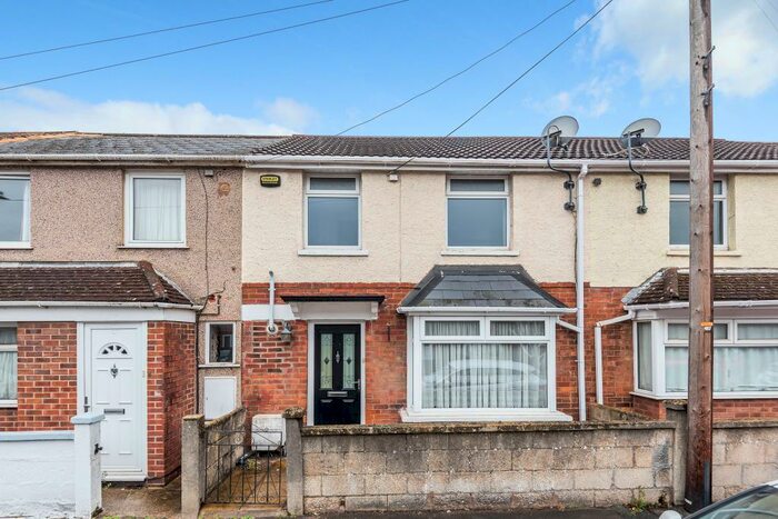 3 Bedroom Terraced House To Rent In Newcastle Street, SN1