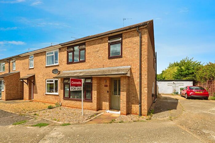 4 Bedroom End Of Terrace House For Sale In Fieldside, Abingdon, OX14