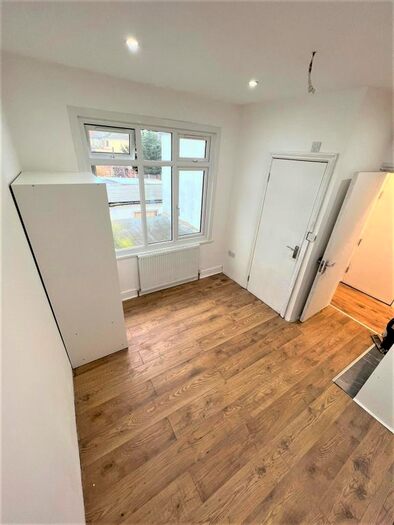 Studio To Rent In Ilford Lane, Ilford, IG1