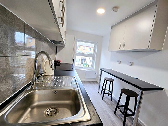 4 Bedroom Flat To Rent In Wordsworth Road, Bermondey, SE1