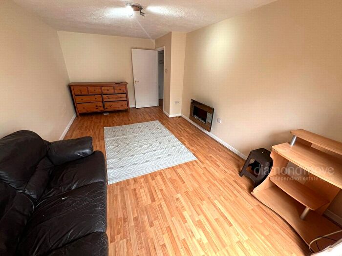 1 Bedroom Maisonette To Rent In Hanworth Road, Hounslow, TW3