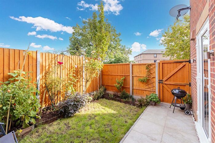 1 Bedroom End Of Terrace House For Sale In Bruce Close, Cippenham, SL1