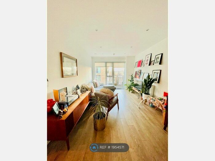 1 Bedroom Flat To Rent In Atkins Square, London, E8
