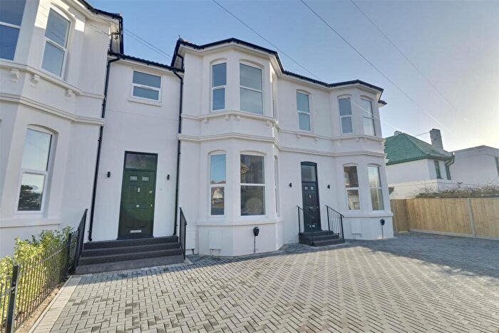 4 Bedroom Semi Detached House For Sale In Spencer Road, Southsea, PO4