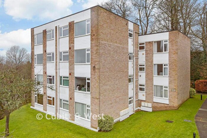 1 Bedroom Apartment For Sale In Downswood, Reigate, Surrey, RH2