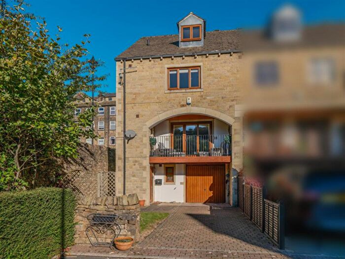 4 Bedroom Town House For Sale In Victoria Mills, Holmfirth, HD9