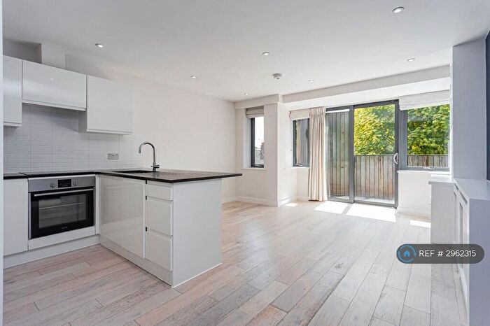1 Bedroom Flat To Rent In North Street, Horsham, RH13