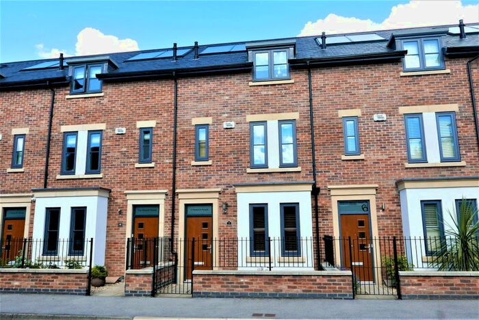 4 Bedroom Town House To Rent In Mill Lane, York, YO31