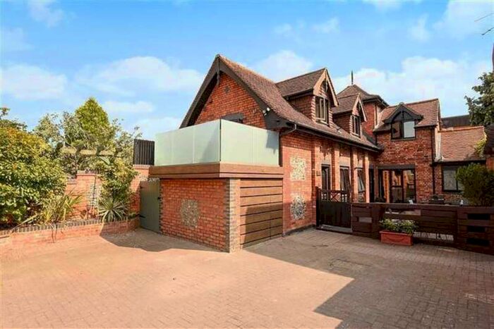 2 Bedroom Apartment To Rent In Singers Lane, Henley On Thames, RG9