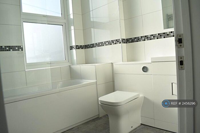 2 Bedroom Flat To Rent In London Road, Westcliff-On-Sea, SS0