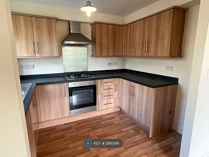 2 Bedroom Flat To Rent In Georgia View, Huddersfield, HD3