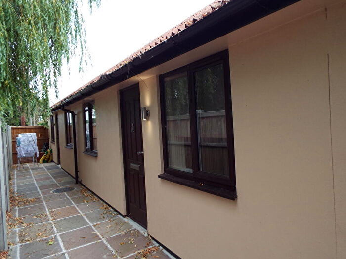 1 Bedroom Bungalow To Rent In Fen Farm Mews, Upminster, RM14