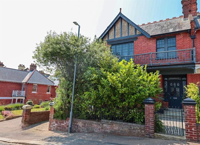 4 Bedroom Semi Detached House For Sale In Downs Road, Hastings, TN34