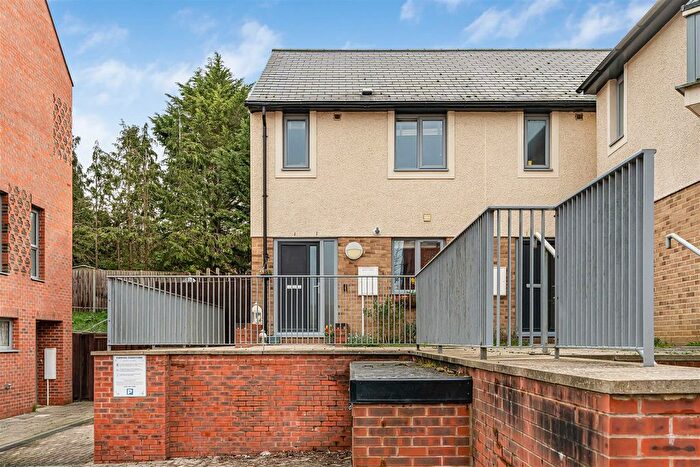 3 Bedroom Property For Sale In Booth Close, Hertford, SG14