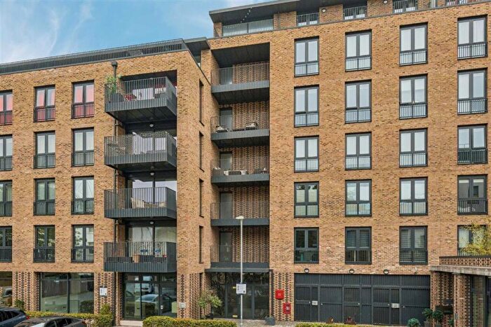 2 Bedroom Flat To Rent In Centric Close, Camden Town, NW1