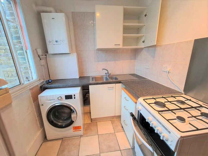 2 Bedroom Flat To Rent In Brixton Road, London, SW9