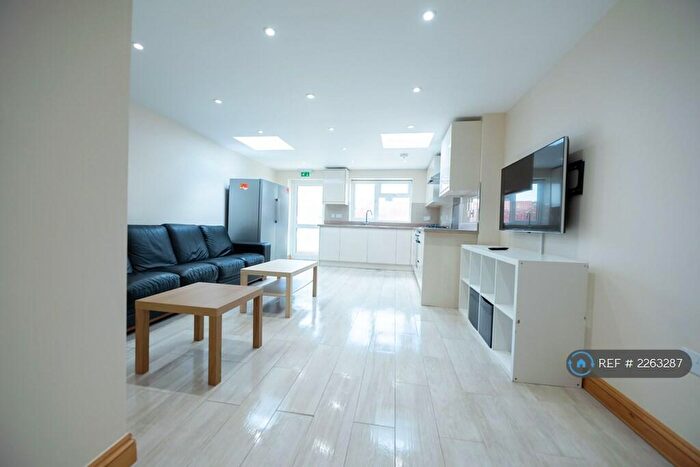 6 Bedroom Terraced House To Rent In De Beauvoir Road, Reading, RG1