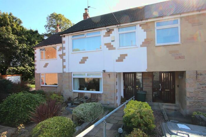 3 Bedroom Town House To Rent In Charnwood Grove, Eccleshill, Bradford, BD2