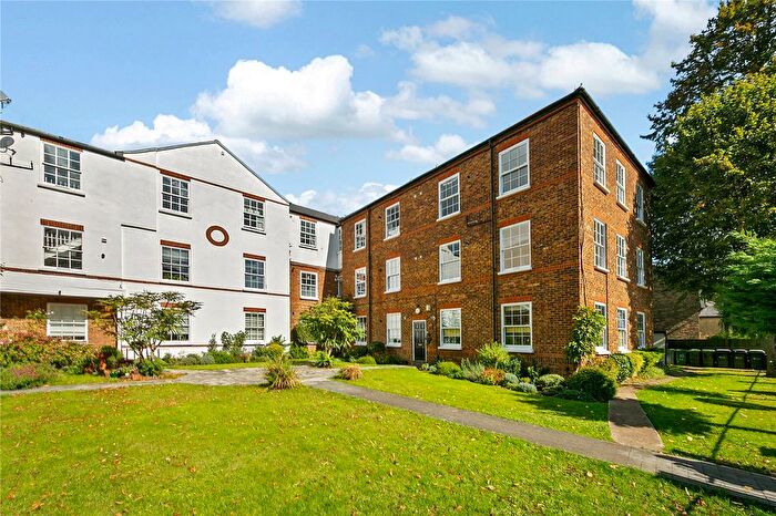 1 Bedroom Flat For Sale In Hampton Road, Teddington, TW11