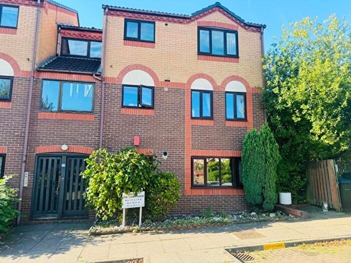 2 Bedroom Flat To Rent In Bellcroft, Birmingham, West Midlands, B16