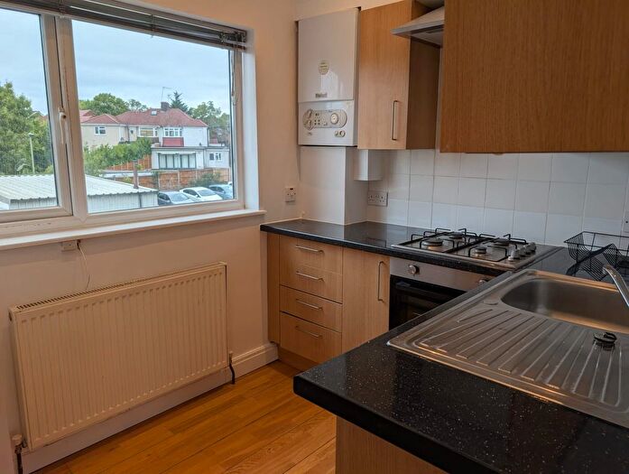 1 Bedroom Studio To Rent In A Edgware Way, Flat B, Edgware, Middlesex, HA8