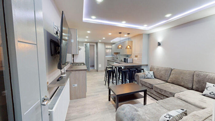 6 Bedroom House To Rent In Dawlish Road, Selly Oak, Birmingham, B29