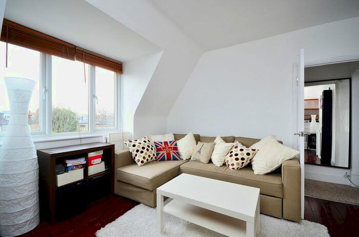 1 Bedroom Flat To Rent In Fauconberg Road, London, W4