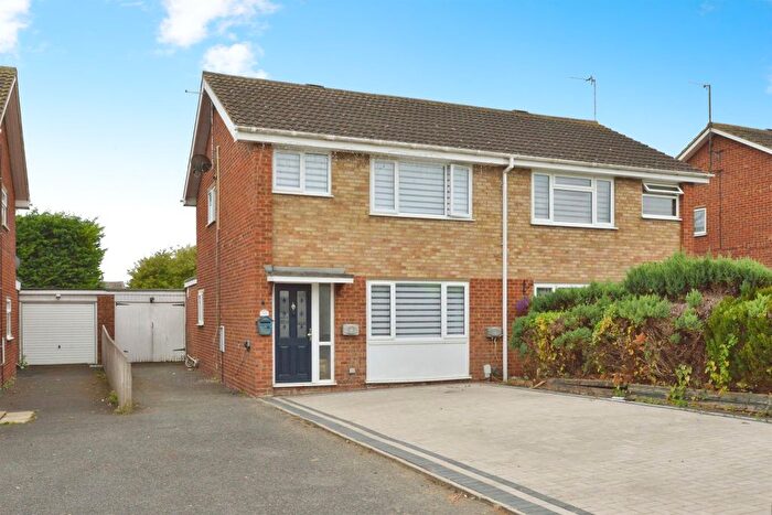 3 Bedroom Semi-Detached House For Sale In Elm Drive, Deanshanger, Milton Keynes, MK19