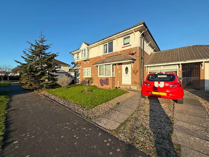 3 Bedroom Semi Detached House For Sale In Green Howards Drive, Scarborough, YO12