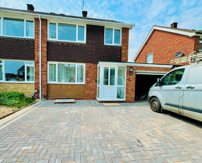 3 Bedroom Semi-Detached House To Rent In Fitzmaurice Close, Swindon, SN3