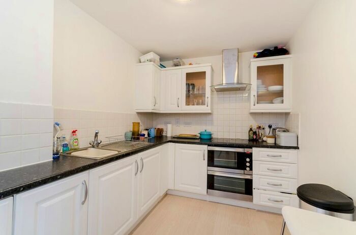 2 Bedroom Flat To Rent In London Road, Kingston, Kingston Upon Thames, KT2